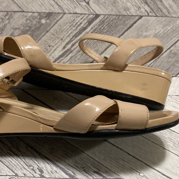 PRADA PATENT LEATHER SANDALS COLOR BEIGE SIZE 40 - Picture 4 of 6